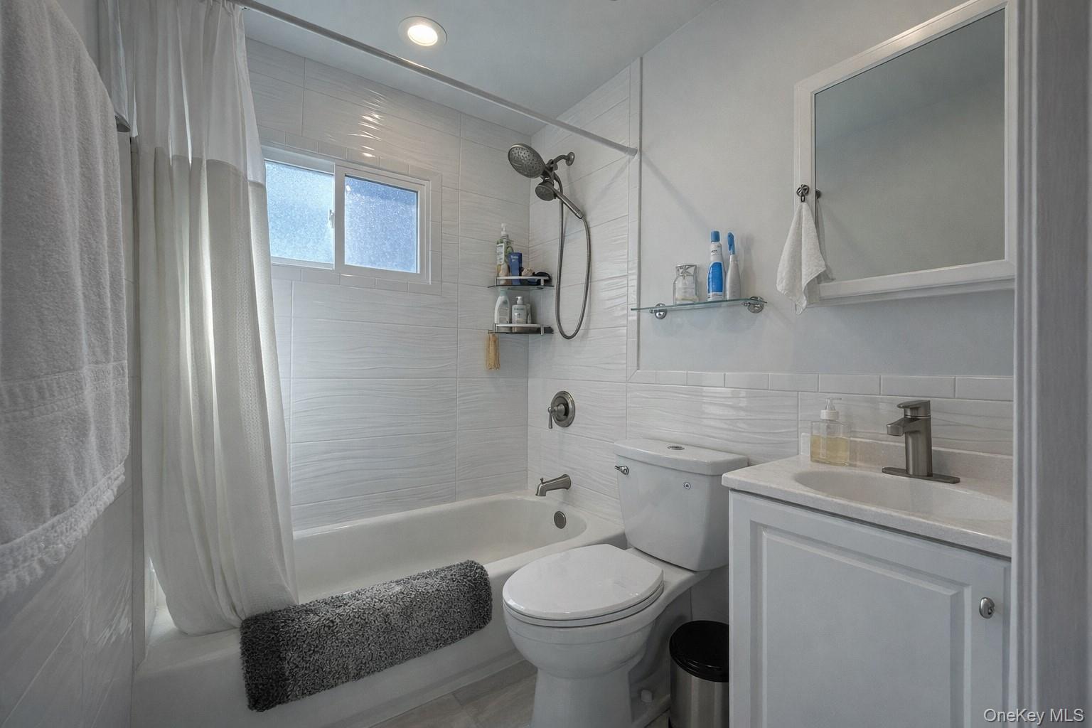 #7 photo, 93 Birch Avenue, Farmingdale , NY 11735