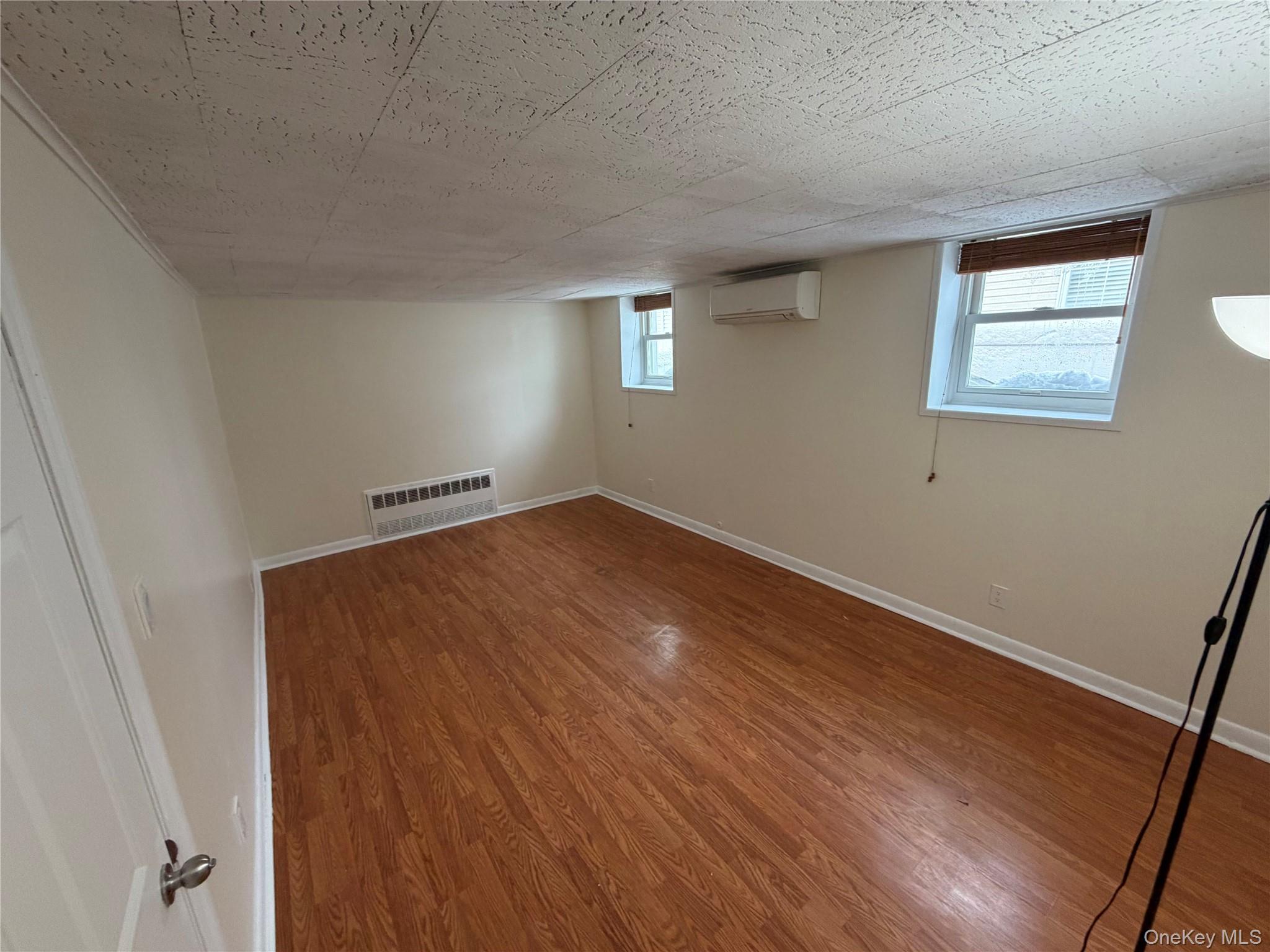 #4 photo, 9505 165th Avenue, Куинс ‖ Howard Beach , NY 11414