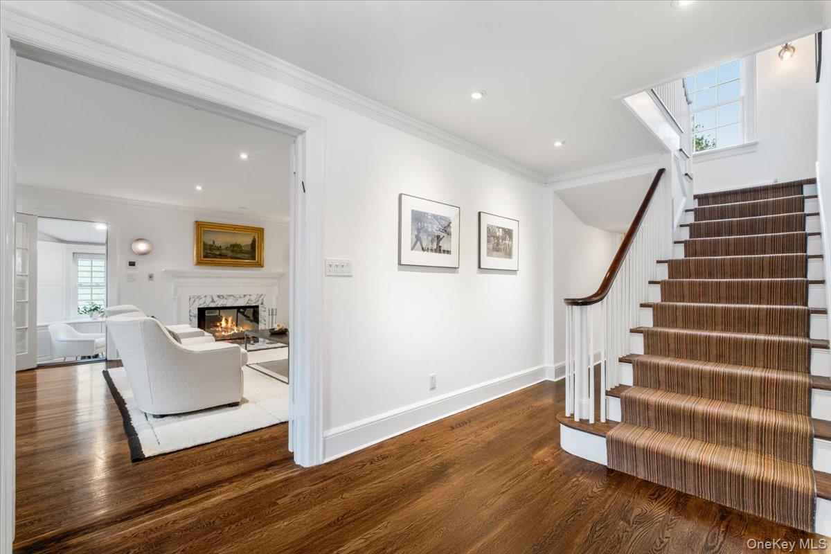 #4 photo, 7 Meadow Place, Larchmont , NY 10538