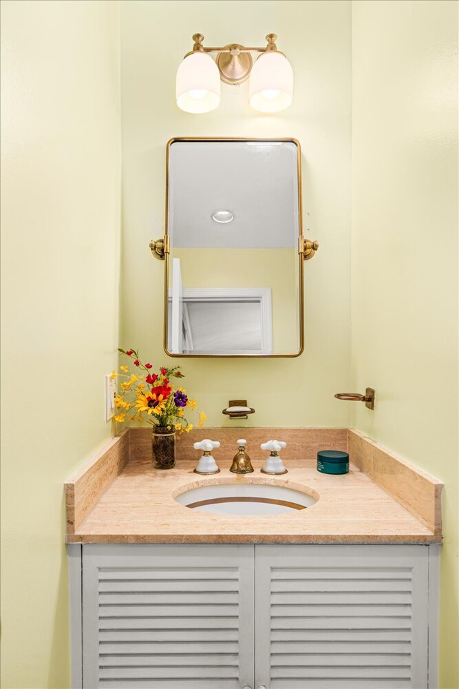 #12 photo, 1 W 67TH Street, मैनहटन Lincoln Square , NY 10023