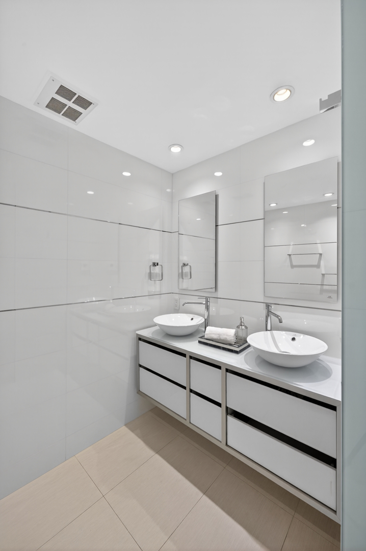 #11 photo, 146 W 57TH Street, Midtown , NY 10019