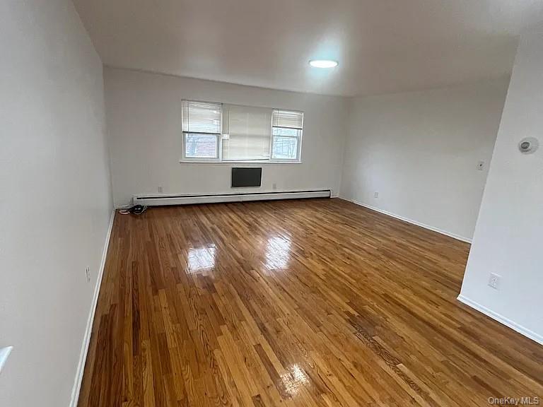 #4 photo, 15184 17th Road, व्हाइटस्टोन Whitestone , NY 11357