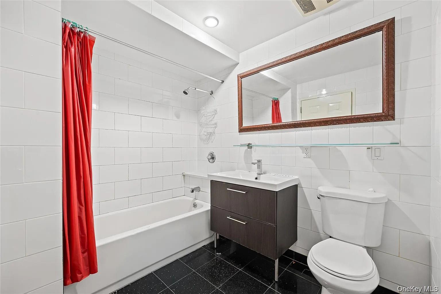 #10 photo, 10607 Northern Boulevard, कोरोना Corona , NY 11368