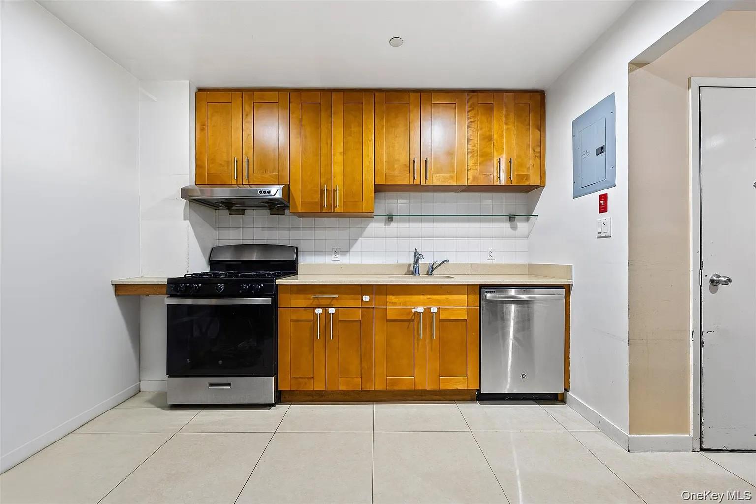 #3 photo, 10607 Northern Boulevard, कोरोना Corona , NY 11368