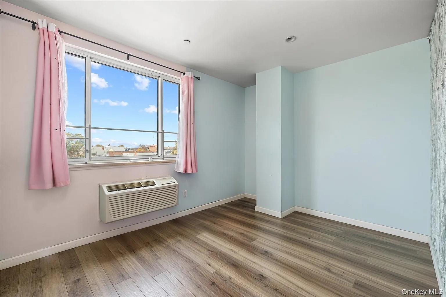 #4 photo, 10607 Northern Boulevard, कोरोना Corona , NY 11368