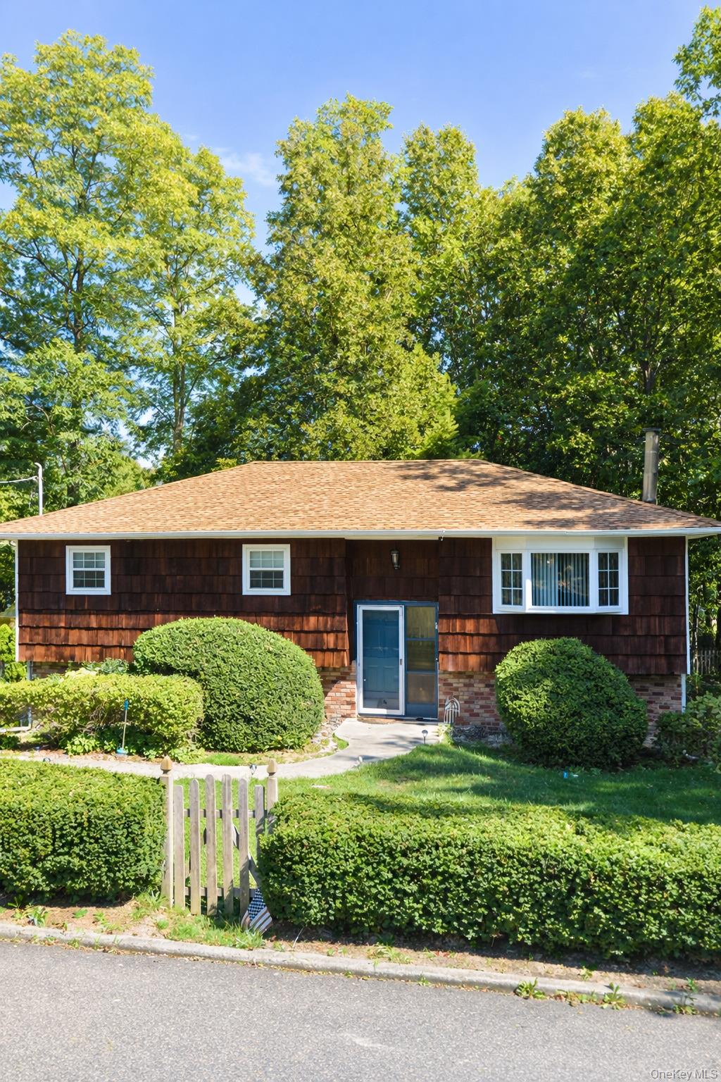 #1 photo, 14 Kenneth Avenue, Huntington , NY 11743