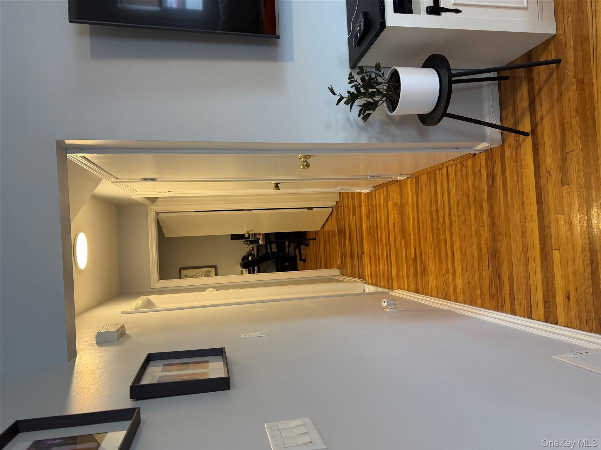 #8 photo, 222 Colonial Avenue, Williston Park , NY 11596