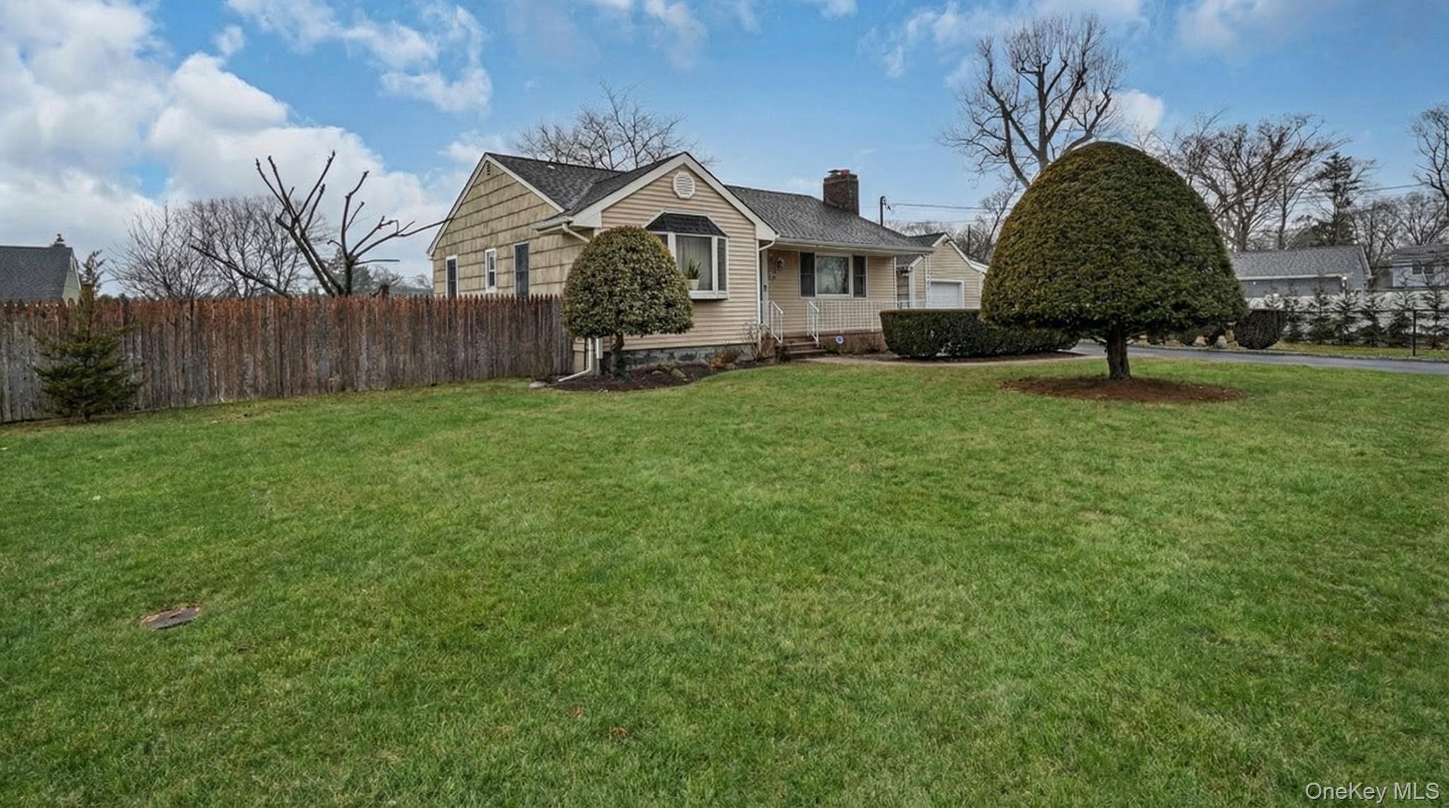 #1 photo, 4 Roosevelt Street, Brentwood , NY 11717