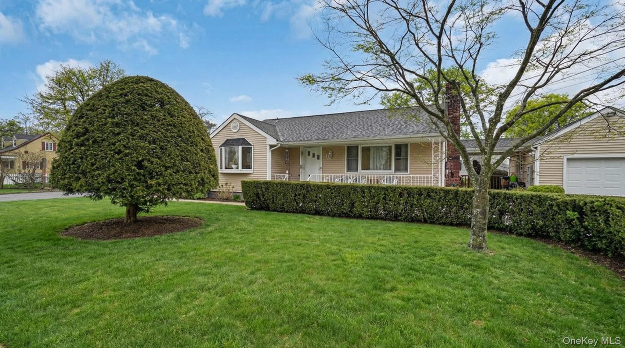 #2 photo, 4 Roosevelt Street, Brentwood , NY 11717