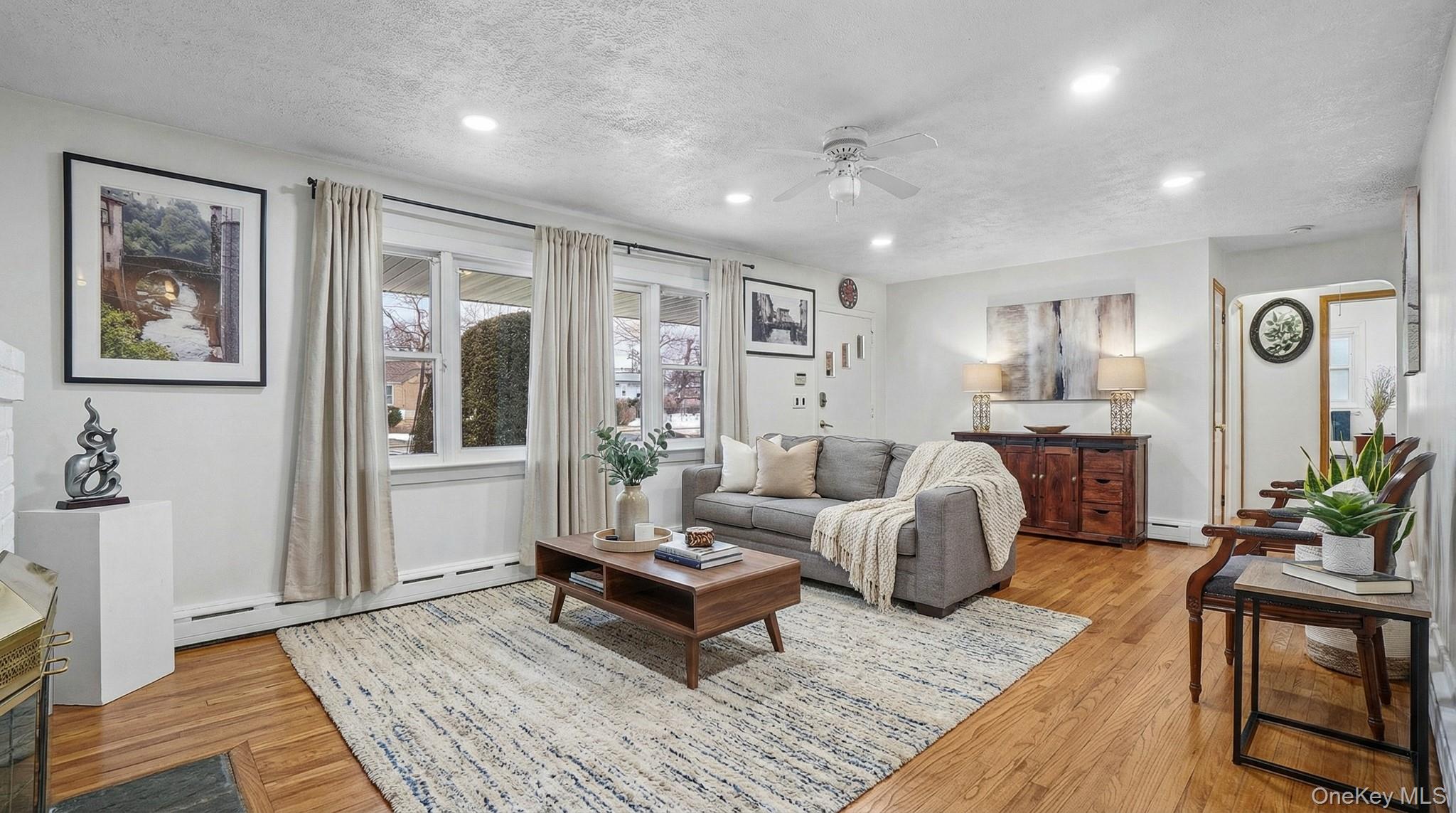 #4 photo, 4 Roosevelt Street, Brentwood , NY 11717