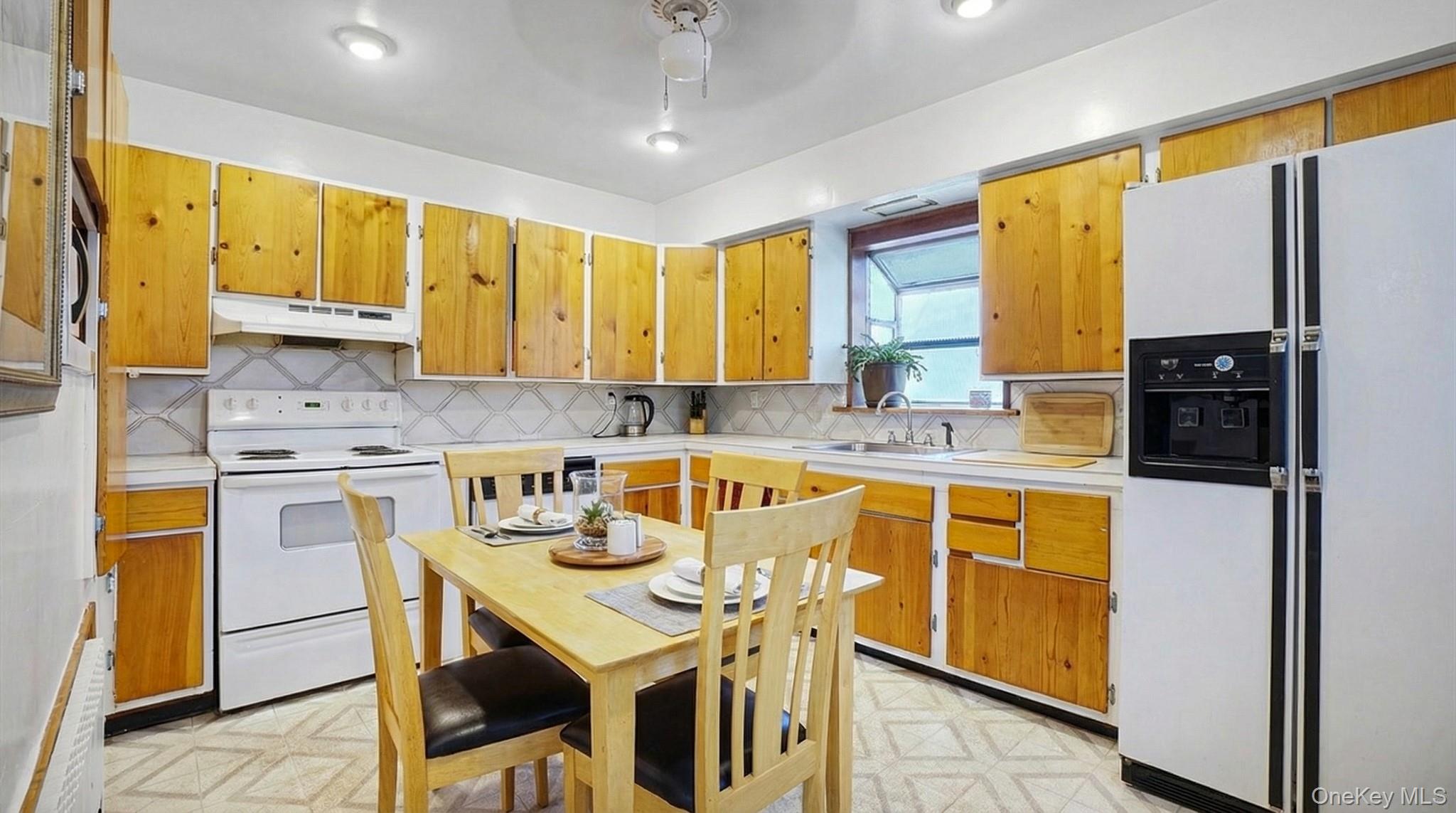 #6 photo, 4 Roosevelt Street, Brentwood , NY 11717