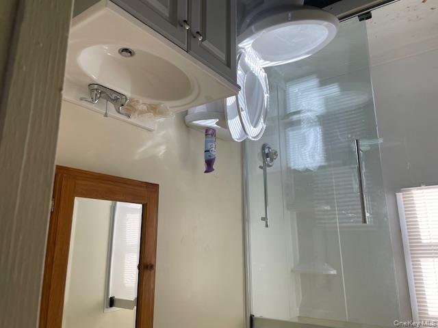 #4 photo, 248 E Columbia Street, Hempstead , NY 11550