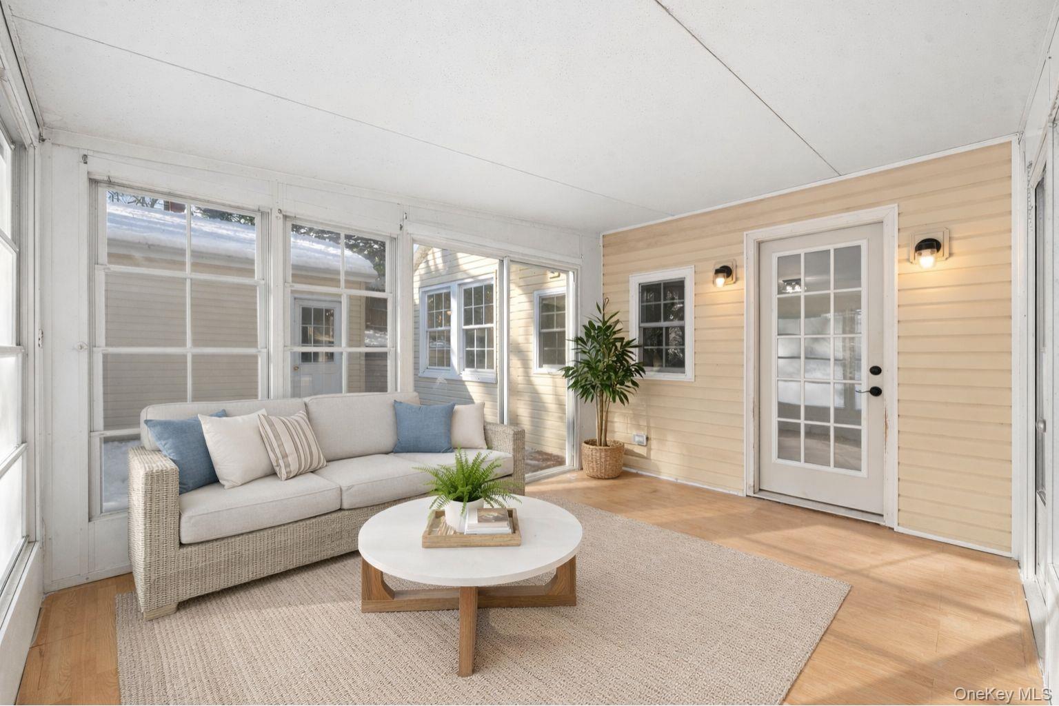 #15 photo, 10 Pinedale Avenue, מחוז סאפוק Farmingville , NY 11738