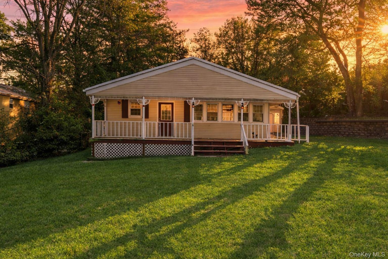 #2 photo, 10 Pinedale Avenue, מחוז סאפוק Farmingville , NY 11738