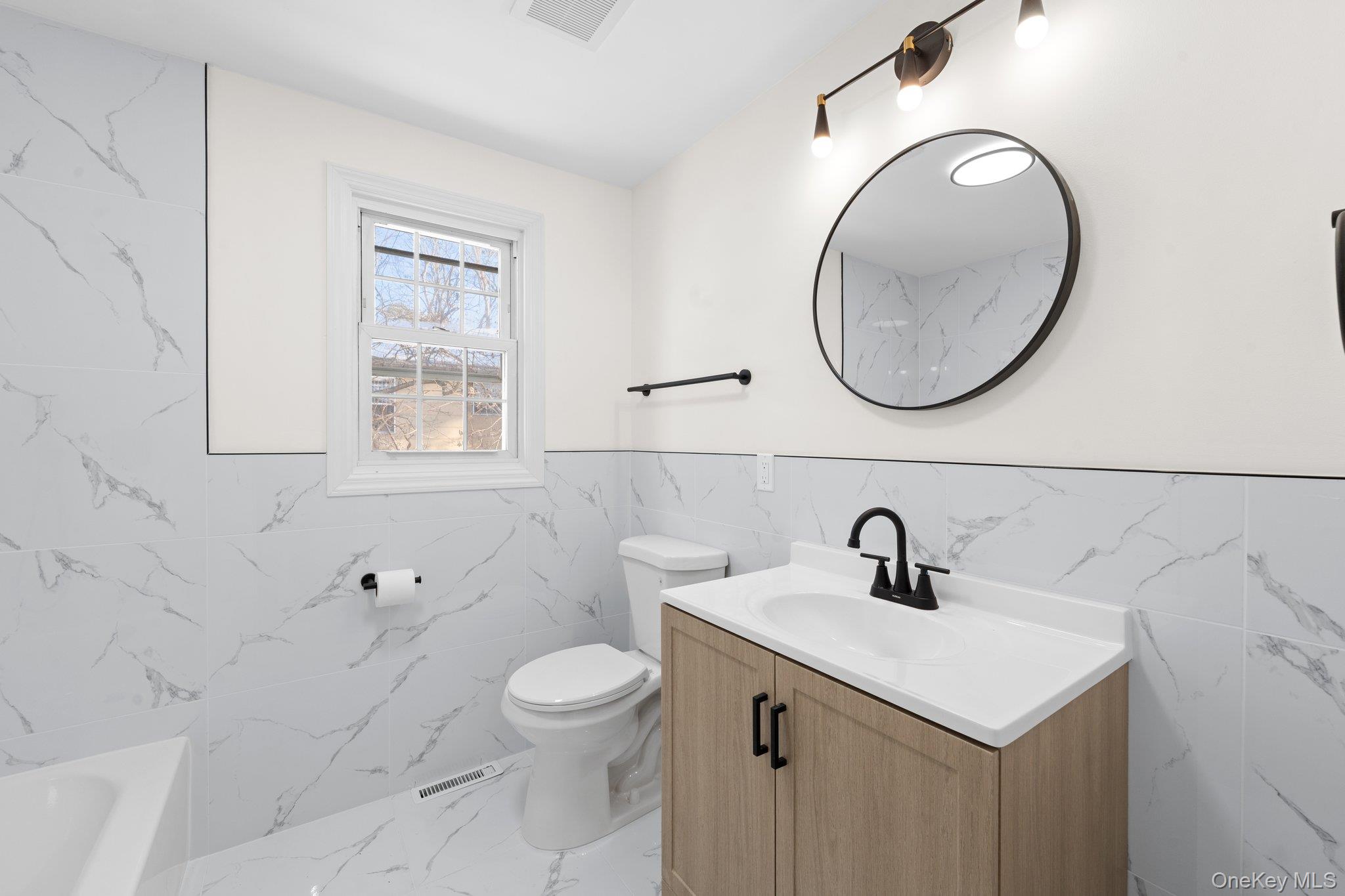 #9 photo, 10 Pinedale Avenue, מחוז סאפוק Farmingville , NY 11738