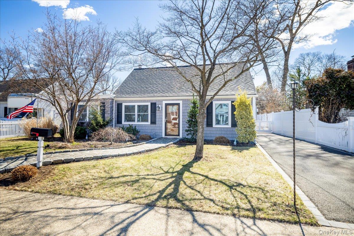 #3 photo, 72 Cleveland Avenue, Massapequa , NY 11758