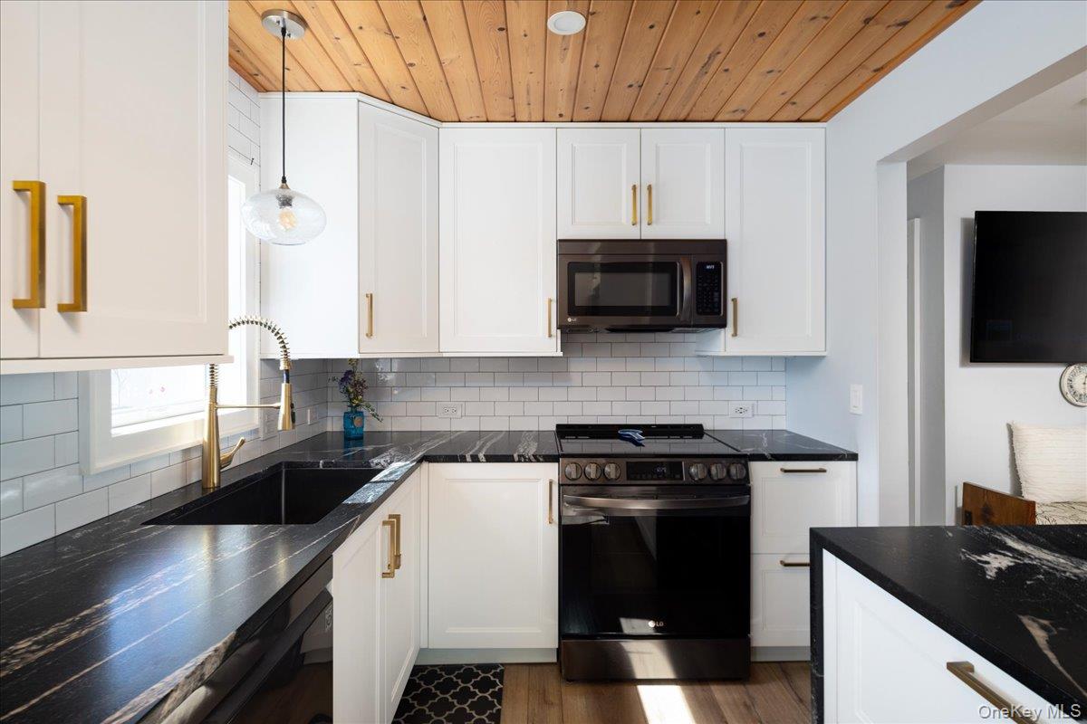 #7 photo, 72 Cleveland Avenue, Massapequa , NY 11758