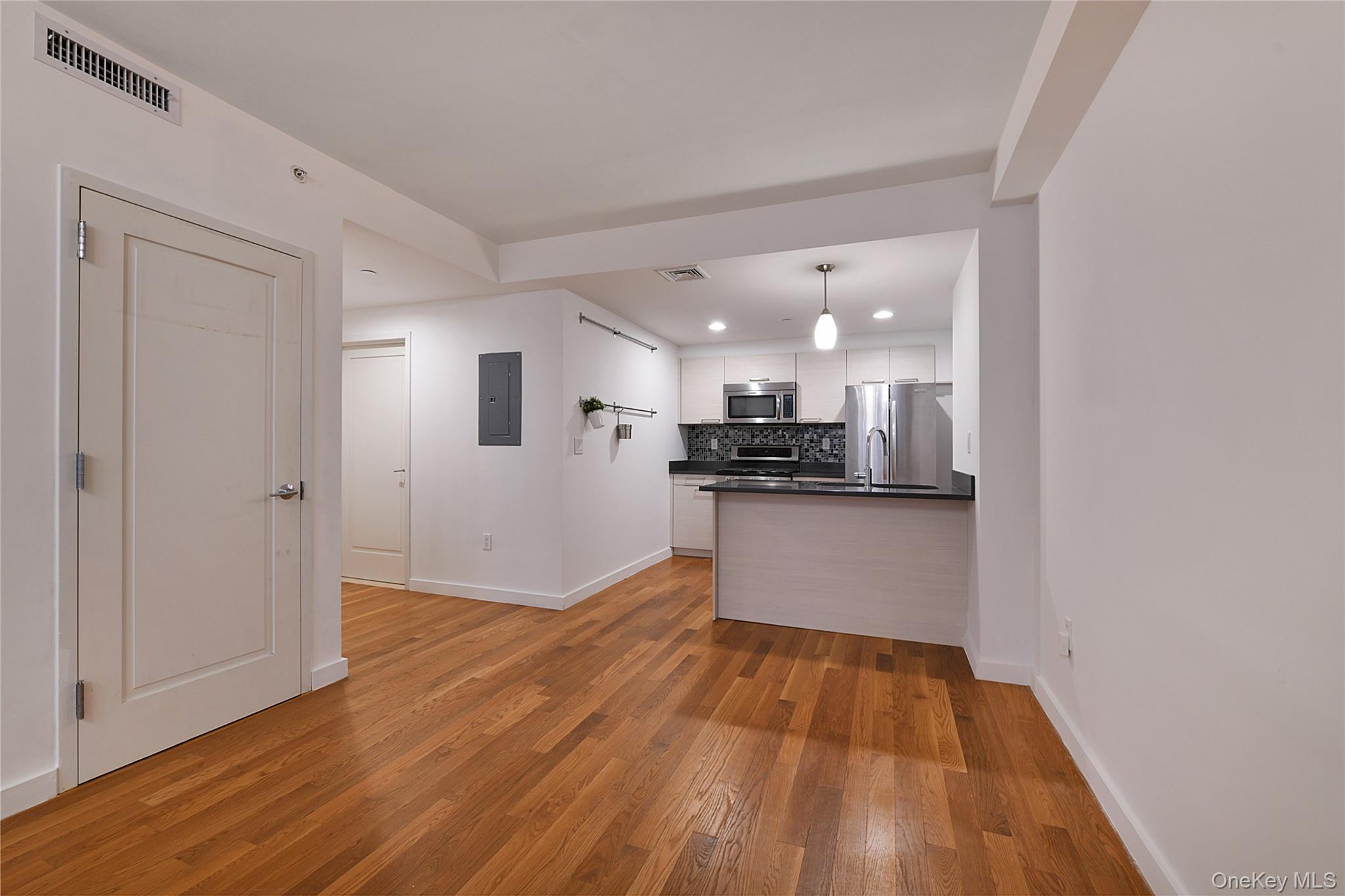 #6 photo, 10620 70th Avenue, Forest Hills , NY 11375