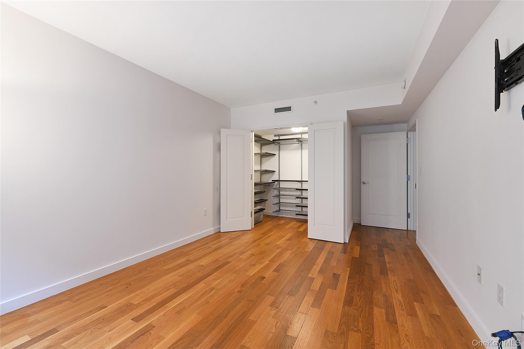 #8 photo, 10620 70th Avenue, Forest Hills , NY 11375