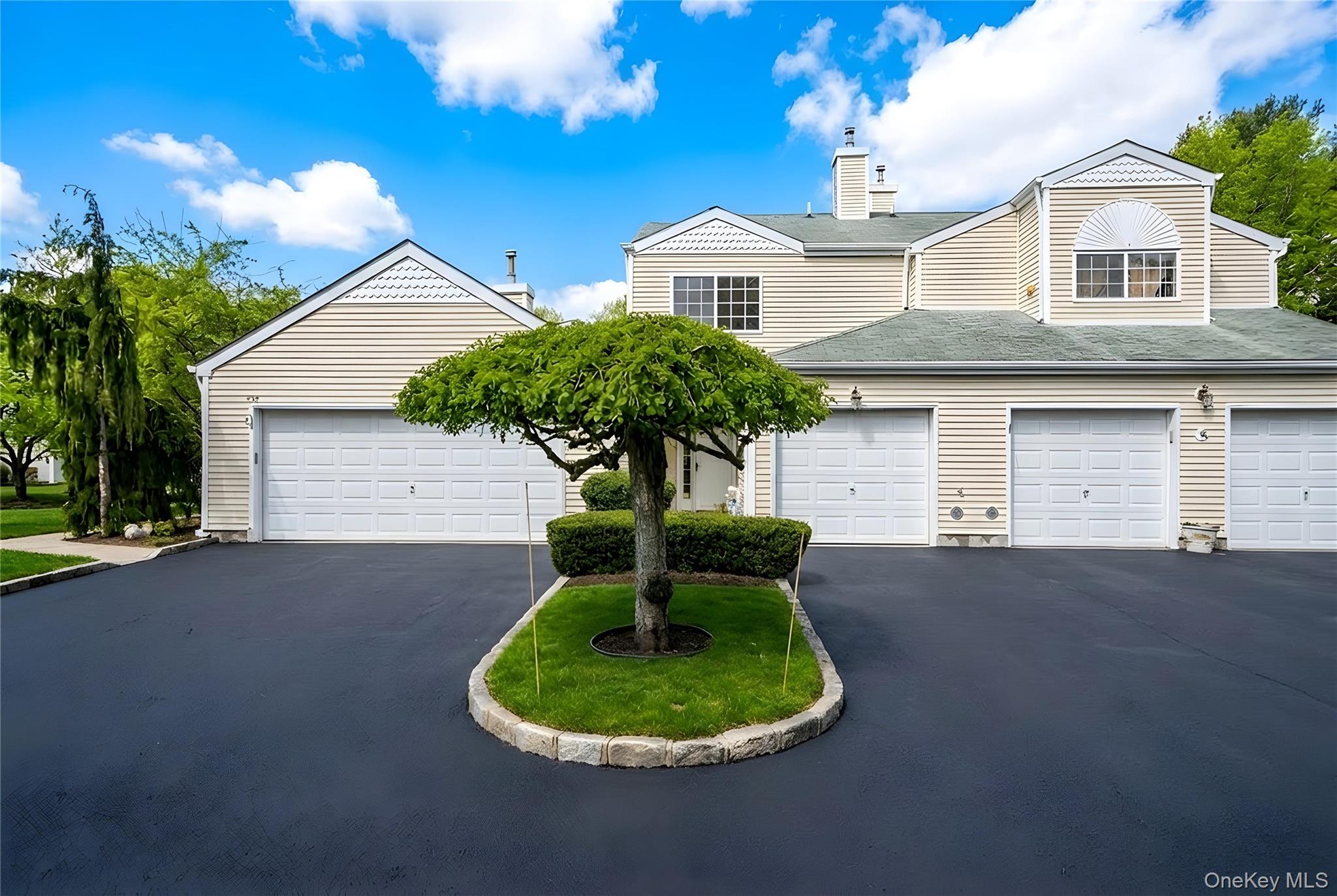 #1 photo, 359 Colonial Circle, מחוז סאפוק Manorville , NY 11949