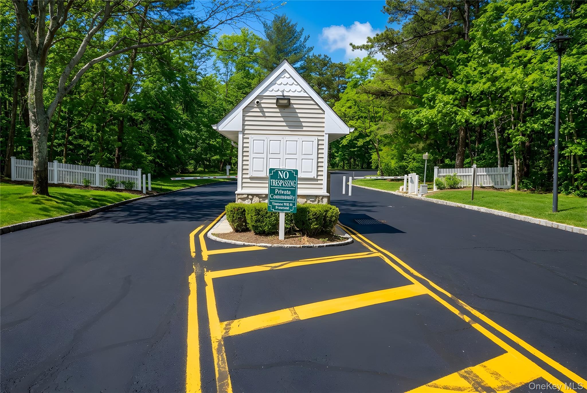 #3 photo, 359 Colonial Circle, מחוז סאפוק Manorville , NY 11949