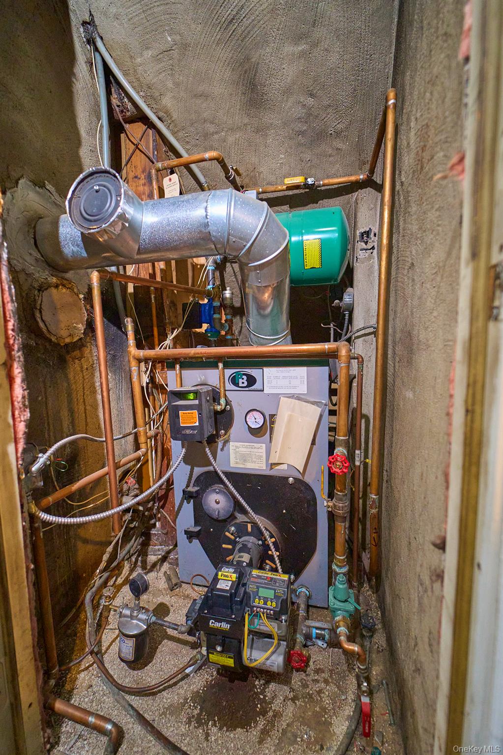 #19 photo, 50 Tower Lane, Levittown , NY 11756