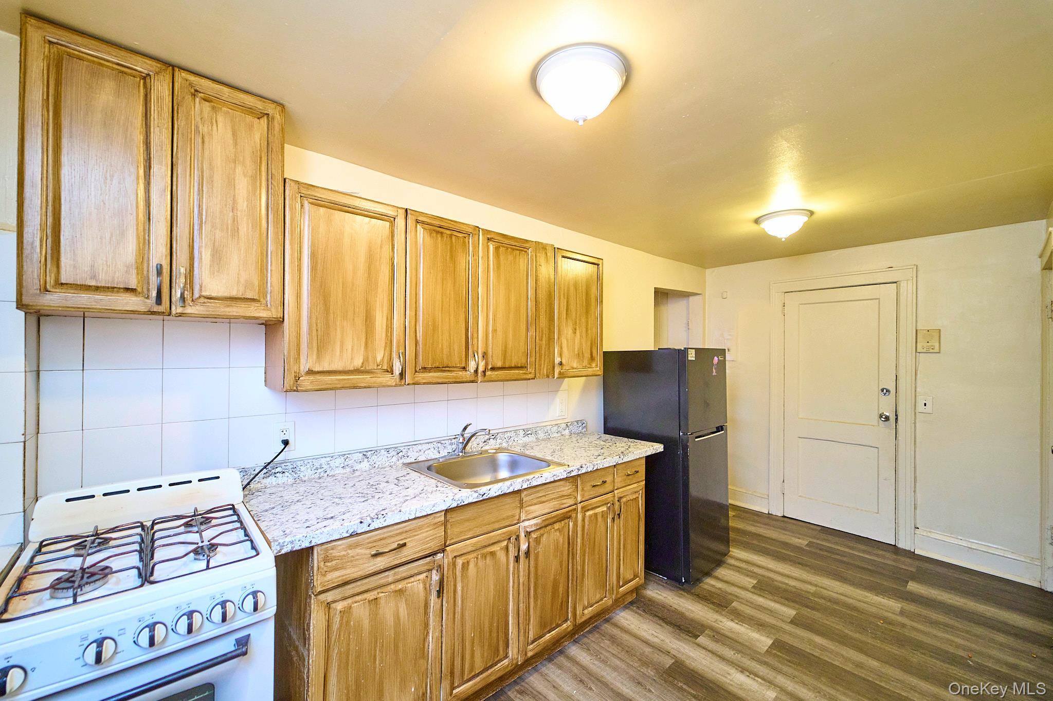 #6 photo, 10 Railroad Avenue, Bethpage , NY 11714