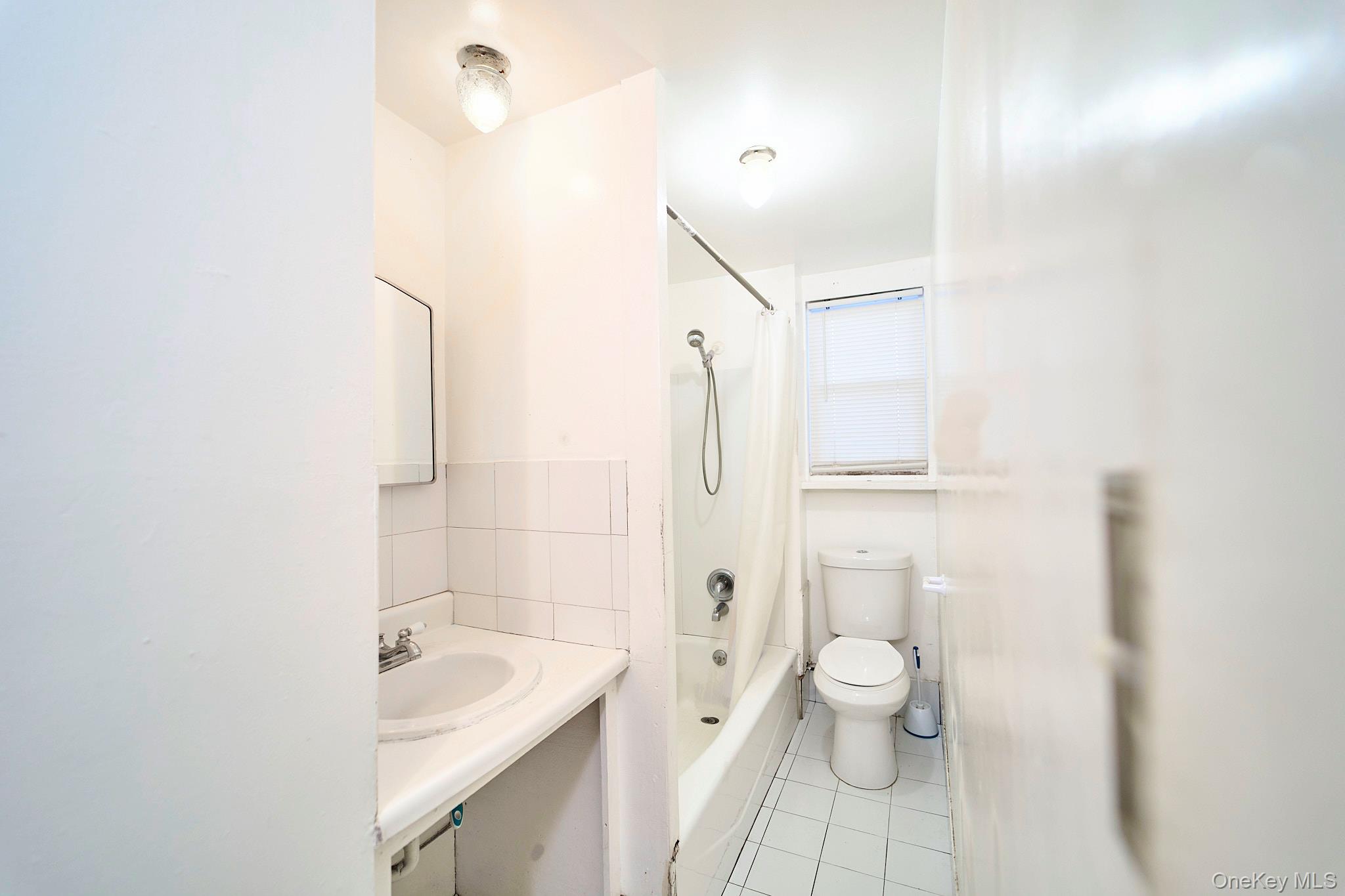 #8 photo, 10 Railroad Avenue, Bethpage , NY 11714