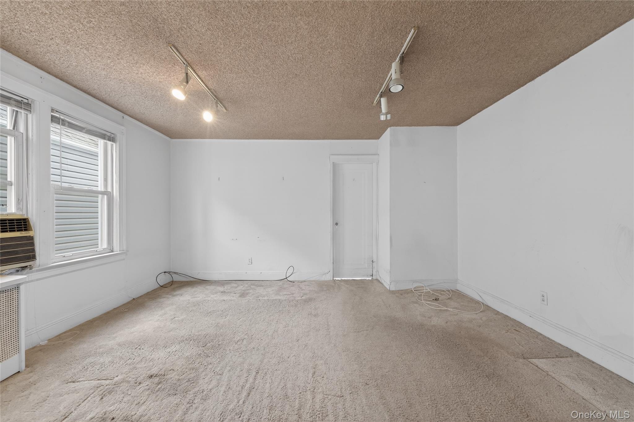 #3 photo, 10115 111th Street, קווינס Richmond Hill , NY 11419