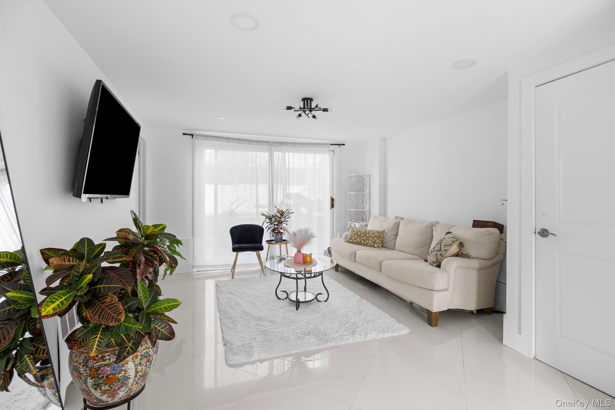 #3 photo, 495 Russell Street, ناسو Baldwin , NY 11510