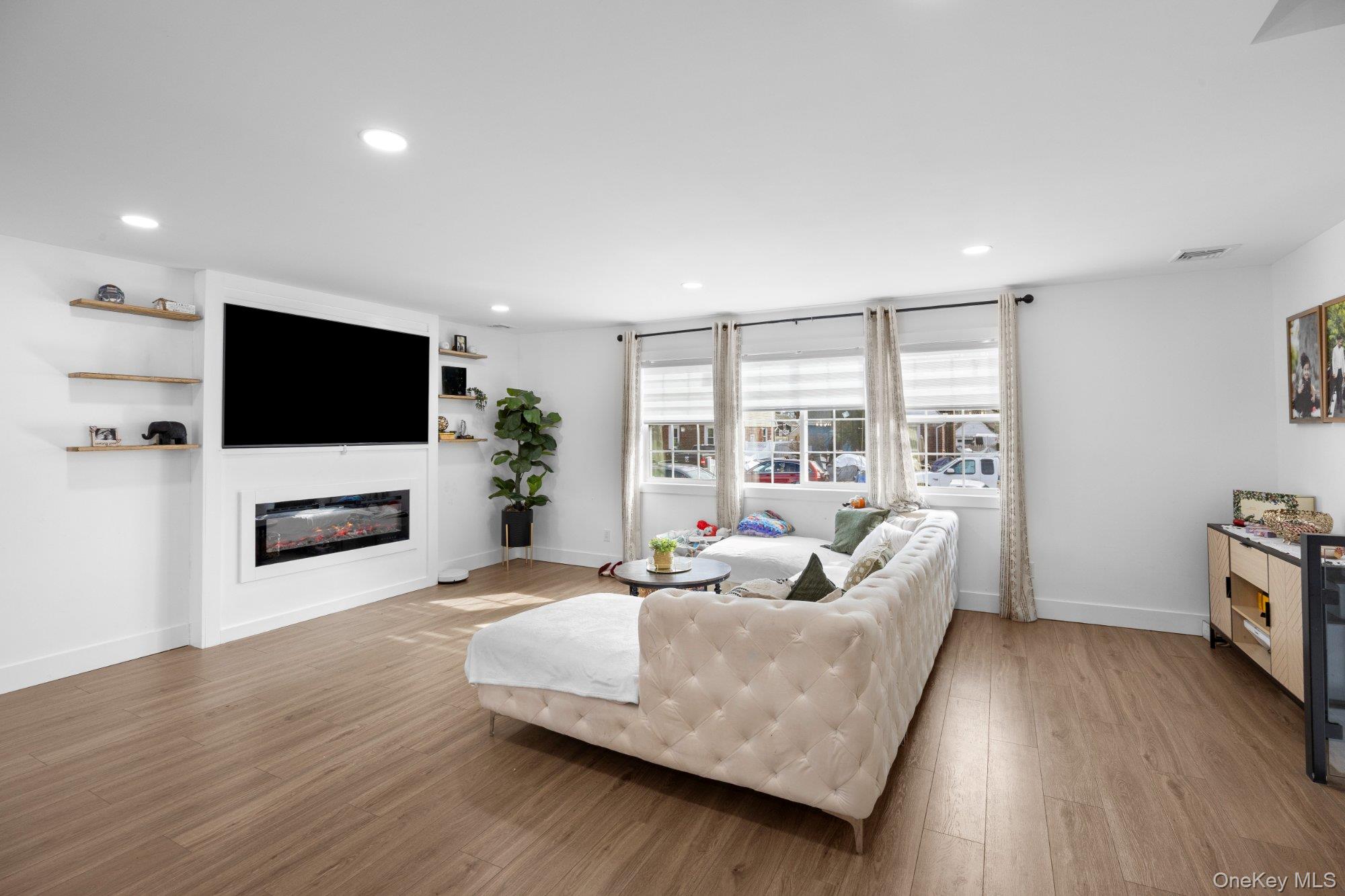 #5 photo, 495 Russell Street, ناسو Baldwin , NY 11510