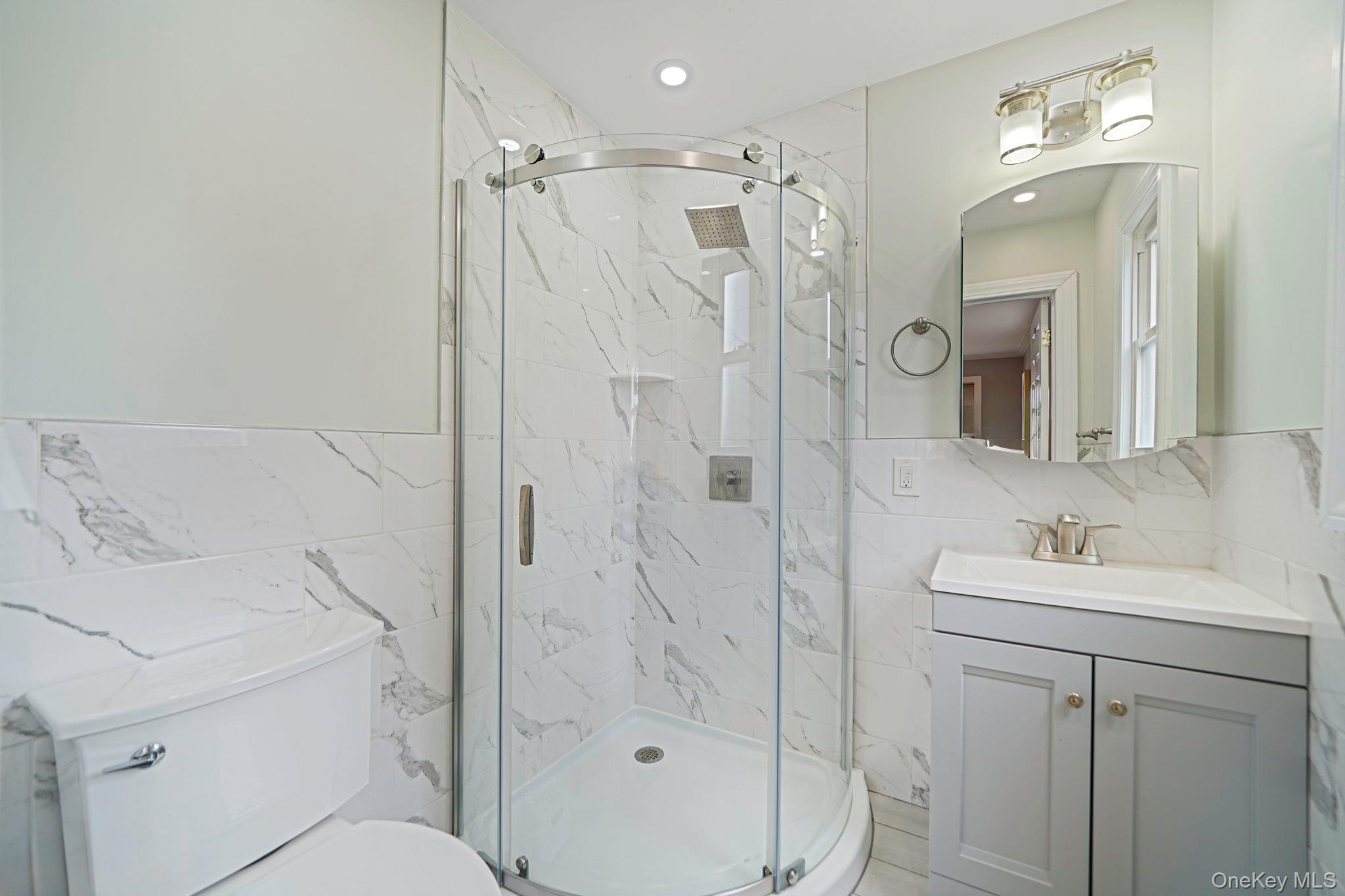 #13 photo, 4 2nd Street, מחוז נסאו Woodbury , NY 11797