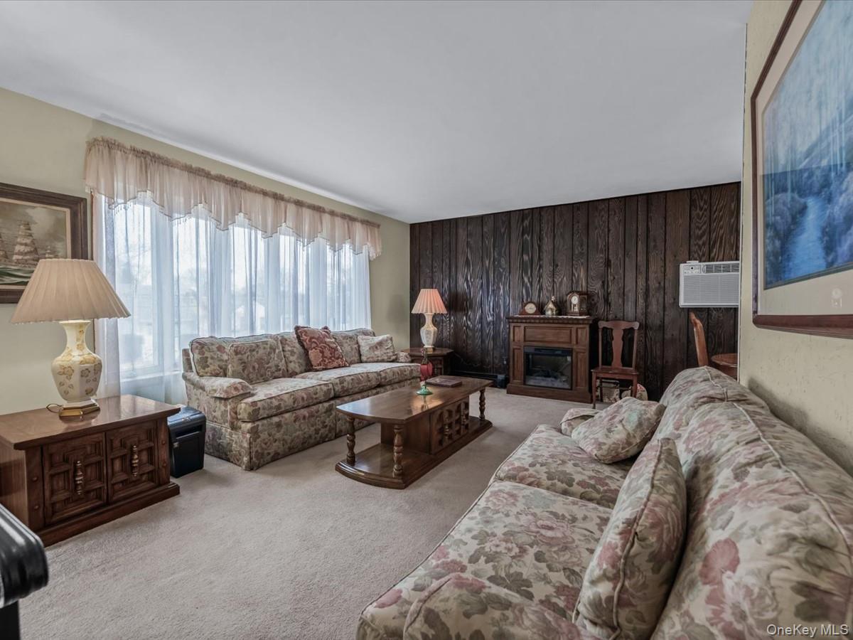 #4 photo, 715 McCall Avenue, West Islip , NY 11795