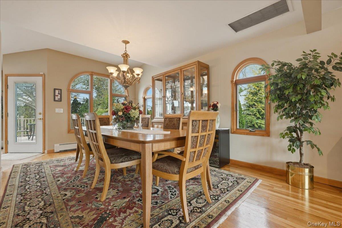 #11 photo, 19 Keswick Lane, Plainview , NY 11803