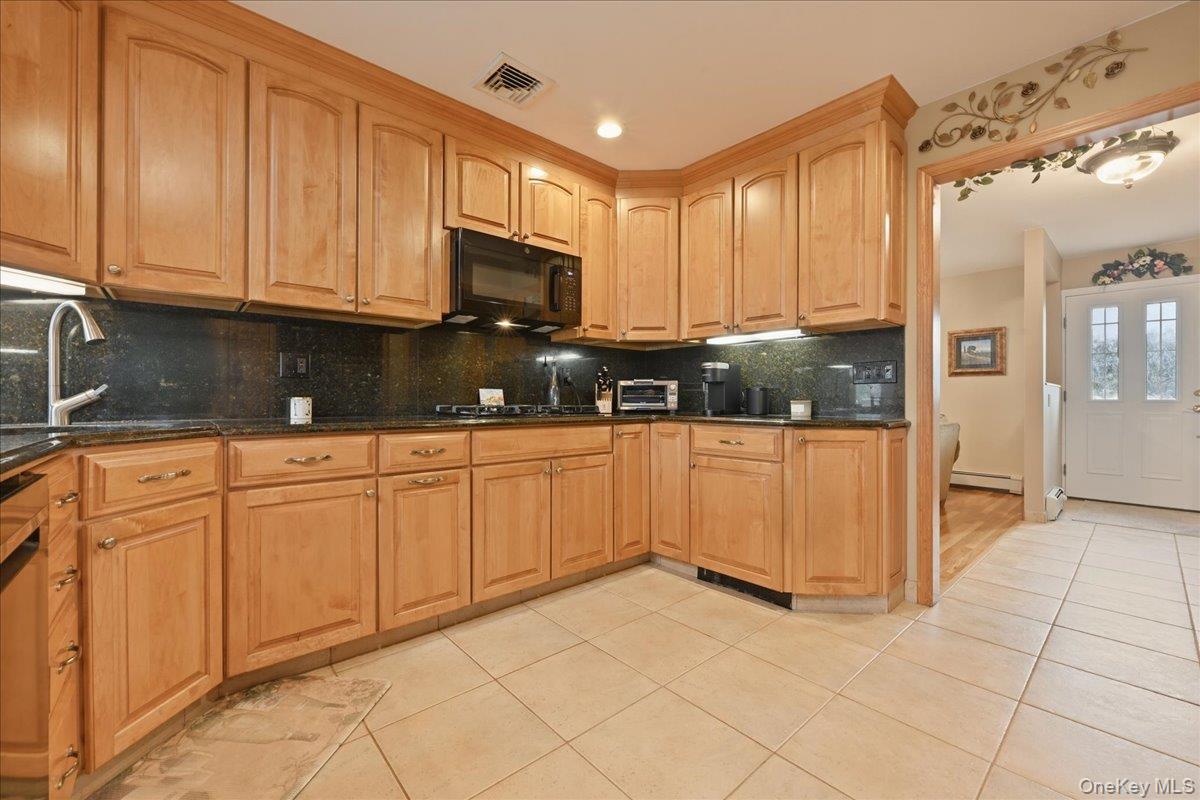 #15 photo, 19 Keswick Lane, Plainview , NY 11803