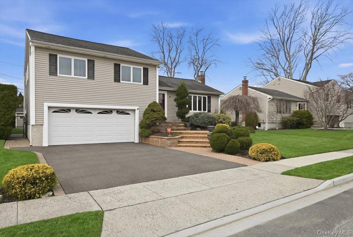 #4 photo, 19 Keswick Lane, Plainview , NY 11803