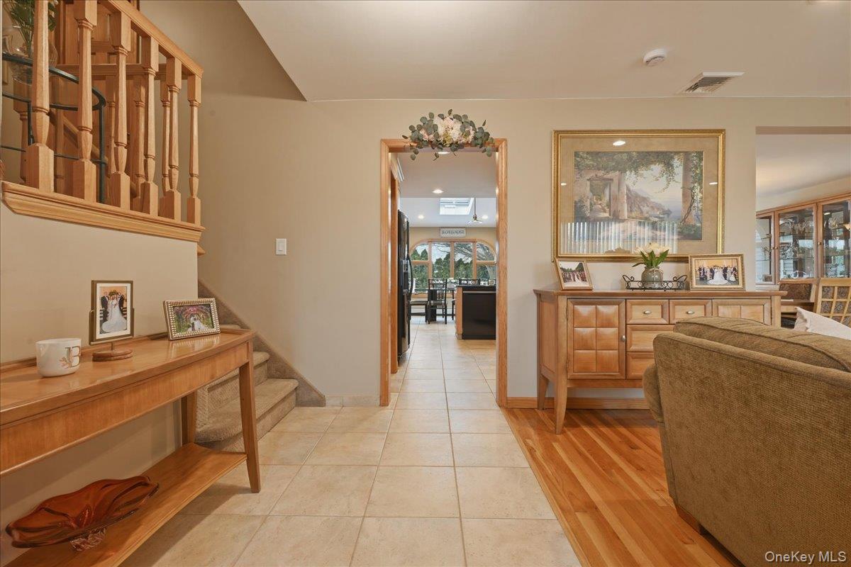 #6 photo, 19 Keswick Lane, Plainview , NY 11803