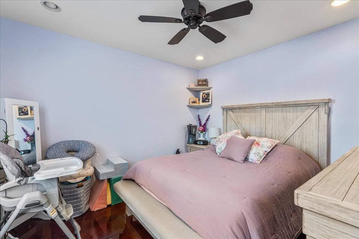 #17 photo, 13-15 124th St, College Point , NY 11356