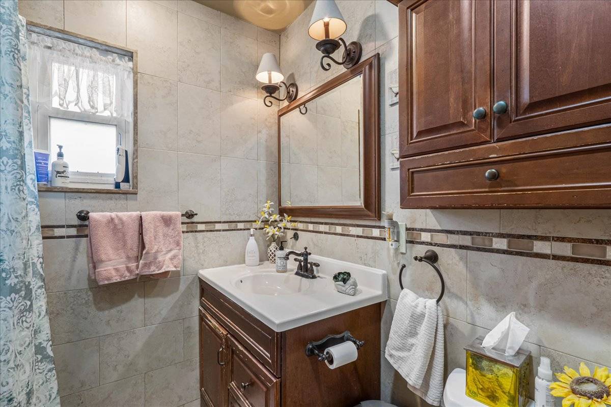 #19 photo, 13-15 124th St, College Point , NY 11356