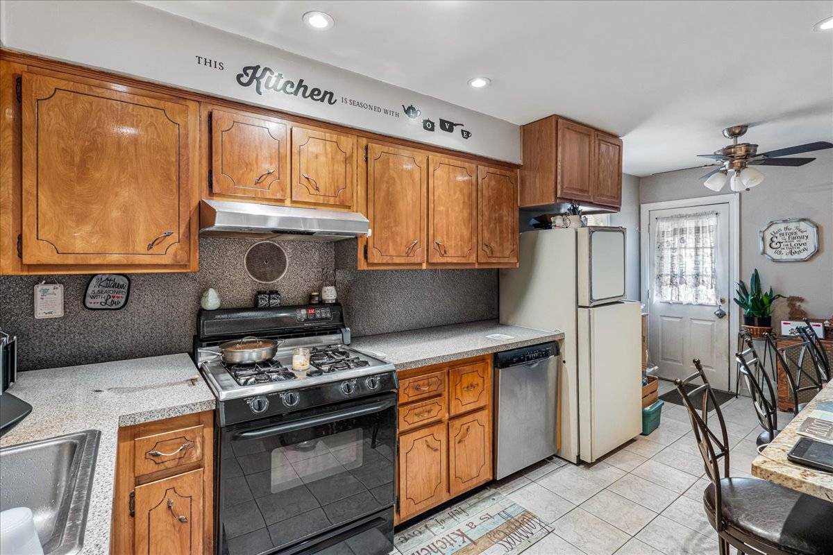 #6 photo, 13-15 124th St, College Point , NY 11356