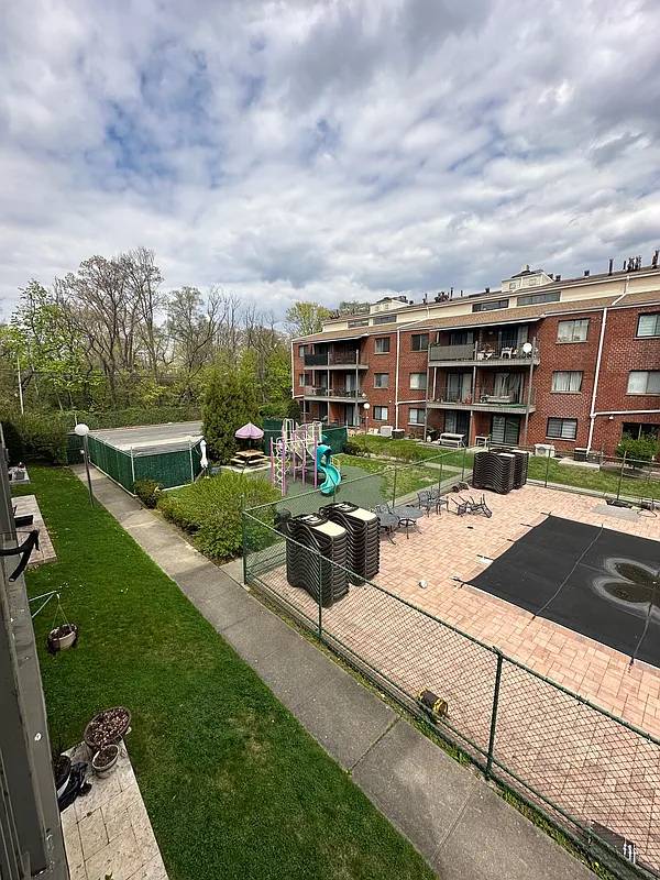 #28 photo, 2811 E 26th ST, #2B, 布鲁克林 Sheepshead Bay , NY 11235