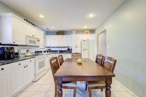 #17 photo, 160-32 11th Ave, Beechhurst , NY 11357