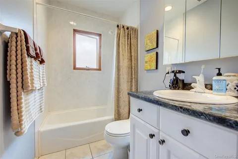 #18 photo, 160-32 11th Ave, Beechhurst , NY 11357