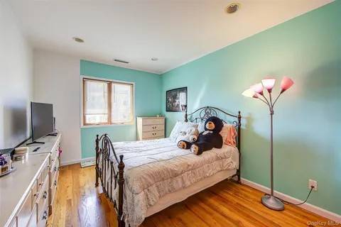 #22 photo, 160-32 11th Ave, Beechhurst , NY 11357