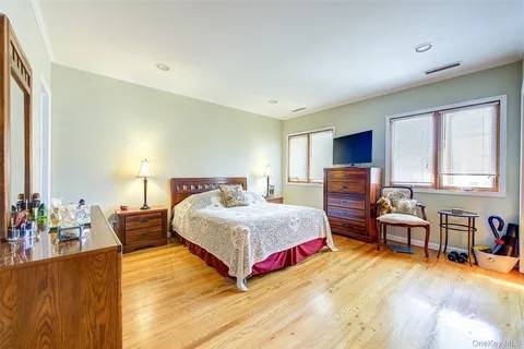 #24 photo, 160-32 11th Ave, Beechhurst , NY 11357