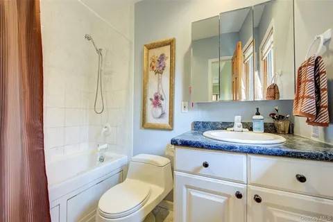 #26 photo, 160-32 11th Ave, Beechhurst , NY 11357