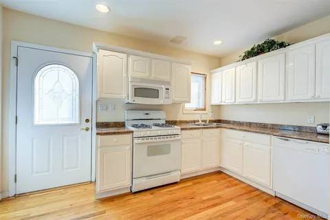 #7 photo, 160-32 11th Ave, Beechhurst , NY 11357