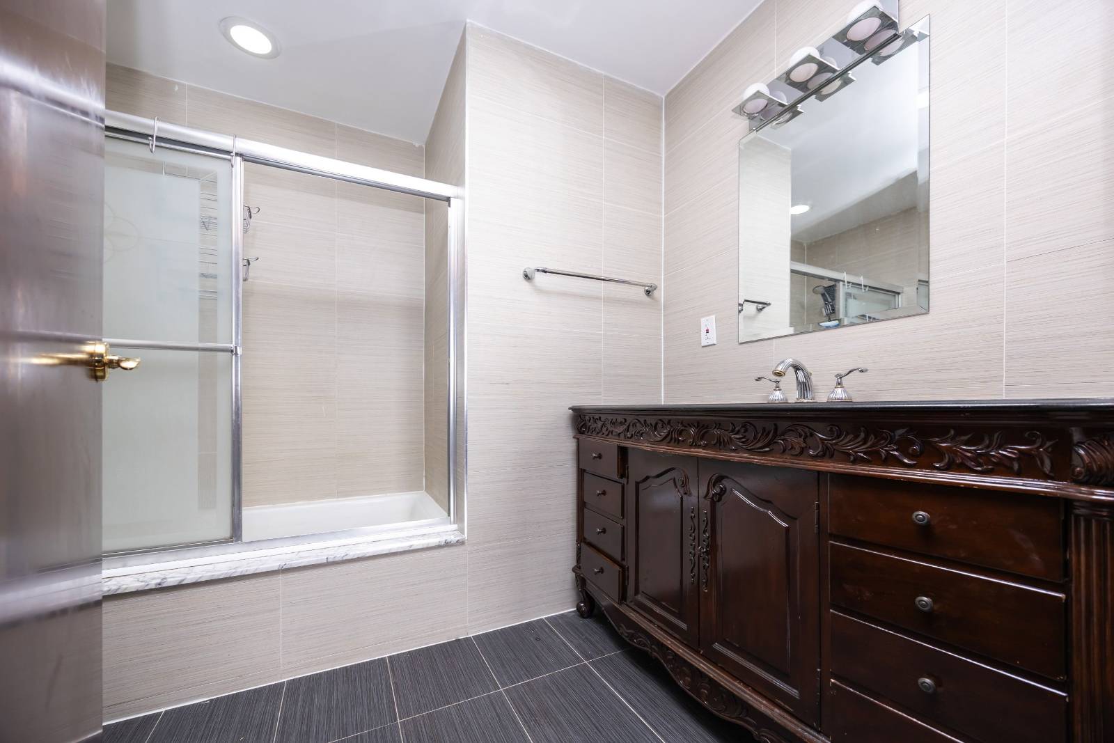 #18 photo, 133-38 Sanford Avenue, #17B, Flushing , NY 11355