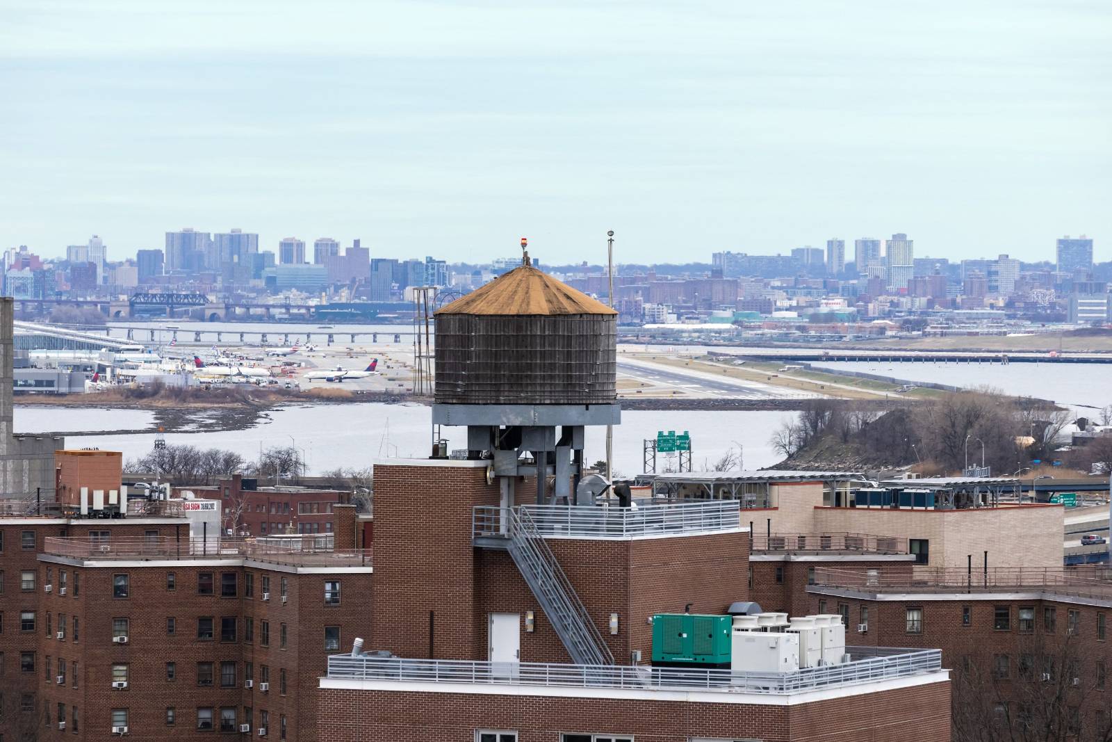 #27 photo, 133-38 Sanford Avenue, #17B, Flushing , NY 11355