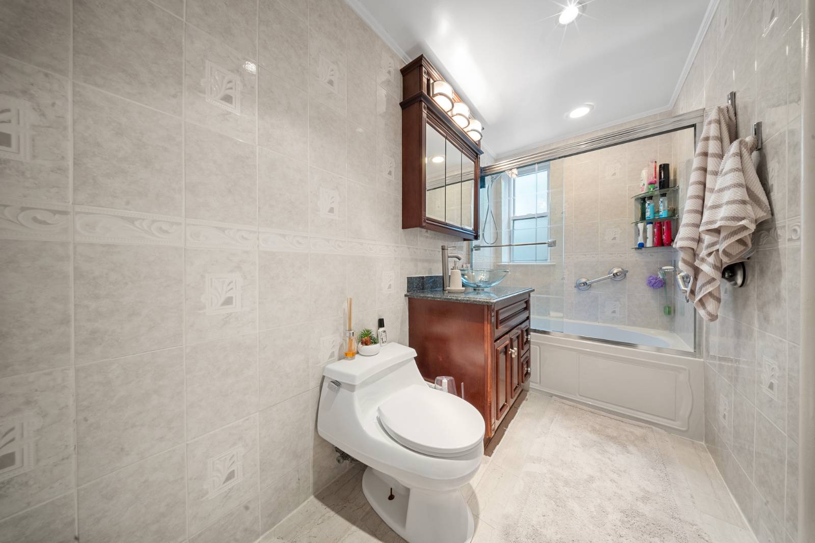 #21 photo, 10807 65th Rd, #1C, Forest Hills , NY 11375